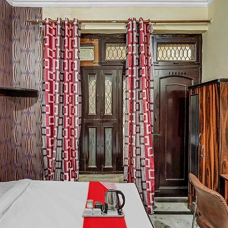 Oyo Flagship 70209 Alpha One Hotel Greater Noida Ngoại thất bức ảnh