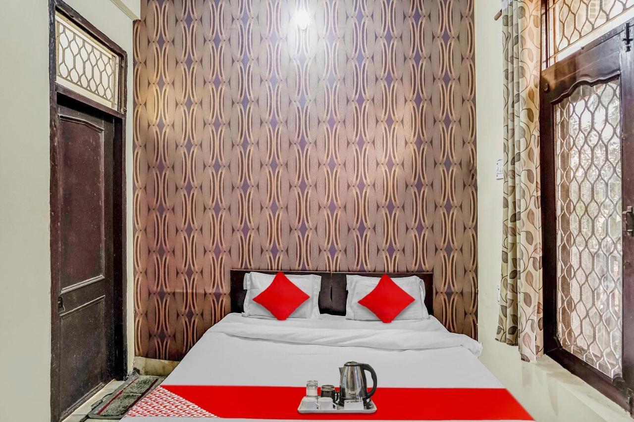 Oyo Flagship 70209 Alpha One Hotel Greater Noida Ngoại thất bức ảnh
