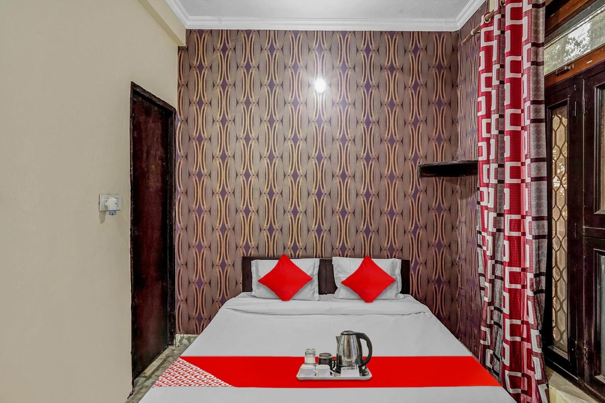 Oyo Flagship 70209 Alpha One Hotel Greater Noida Ngoại thất bức ảnh