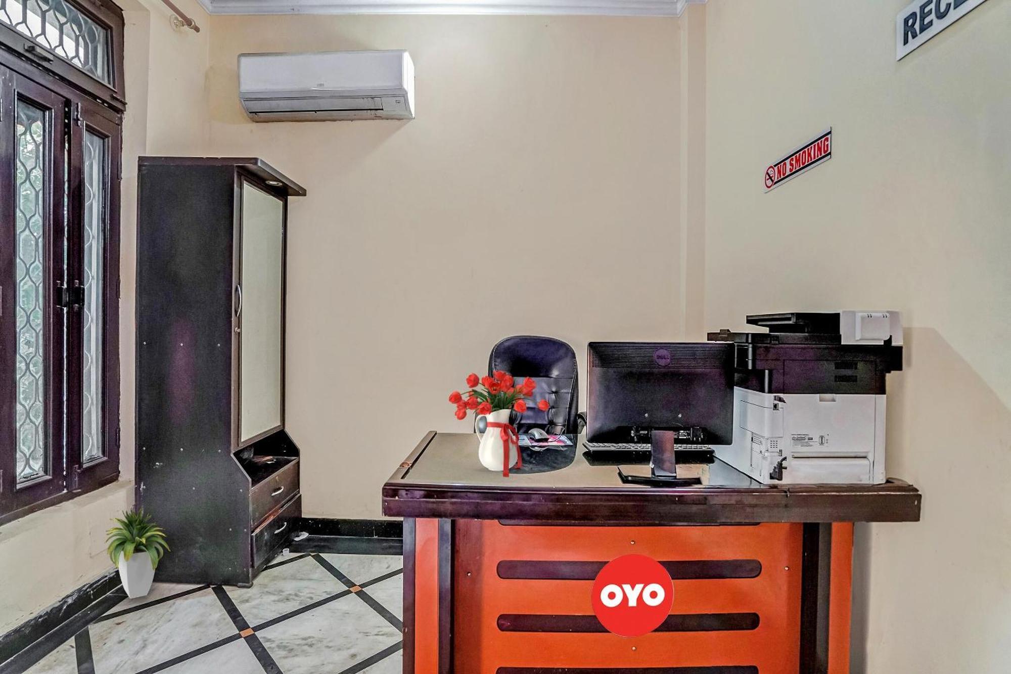 Oyo Flagship 70209 Alpha One Hotel Greater Noida Ngoại thất bức ảnh