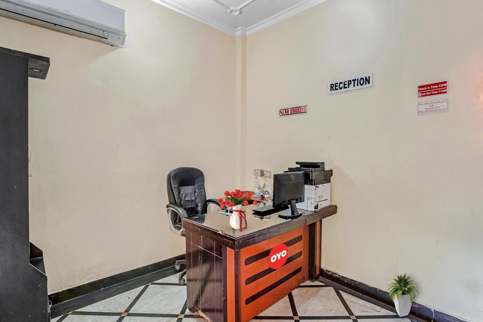 Oyo Flagship 70209 Alpha One Hotel Greater Noida Ngoại thất bức ảnh