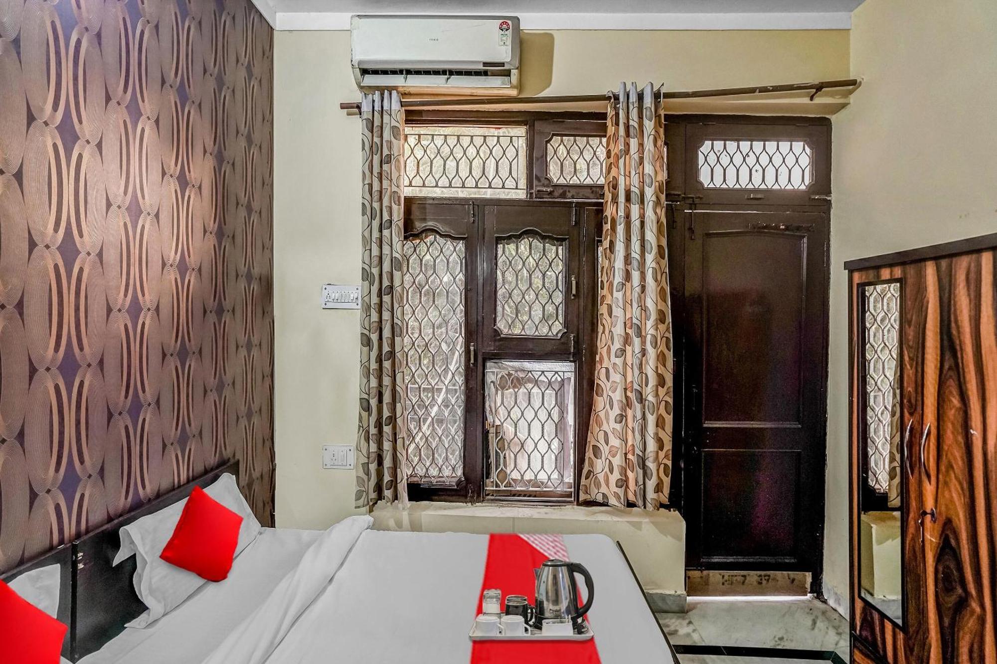 Oyo Flagship 70209 Alpha One Hotel Greater Noida Ngoại thất bức ảnh