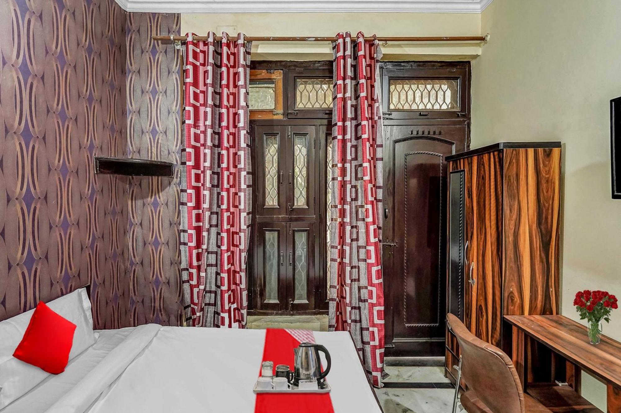 Oyo Flagship 70209 Alpha One Hotel Greater Noida Ngoại thất bức ảnh