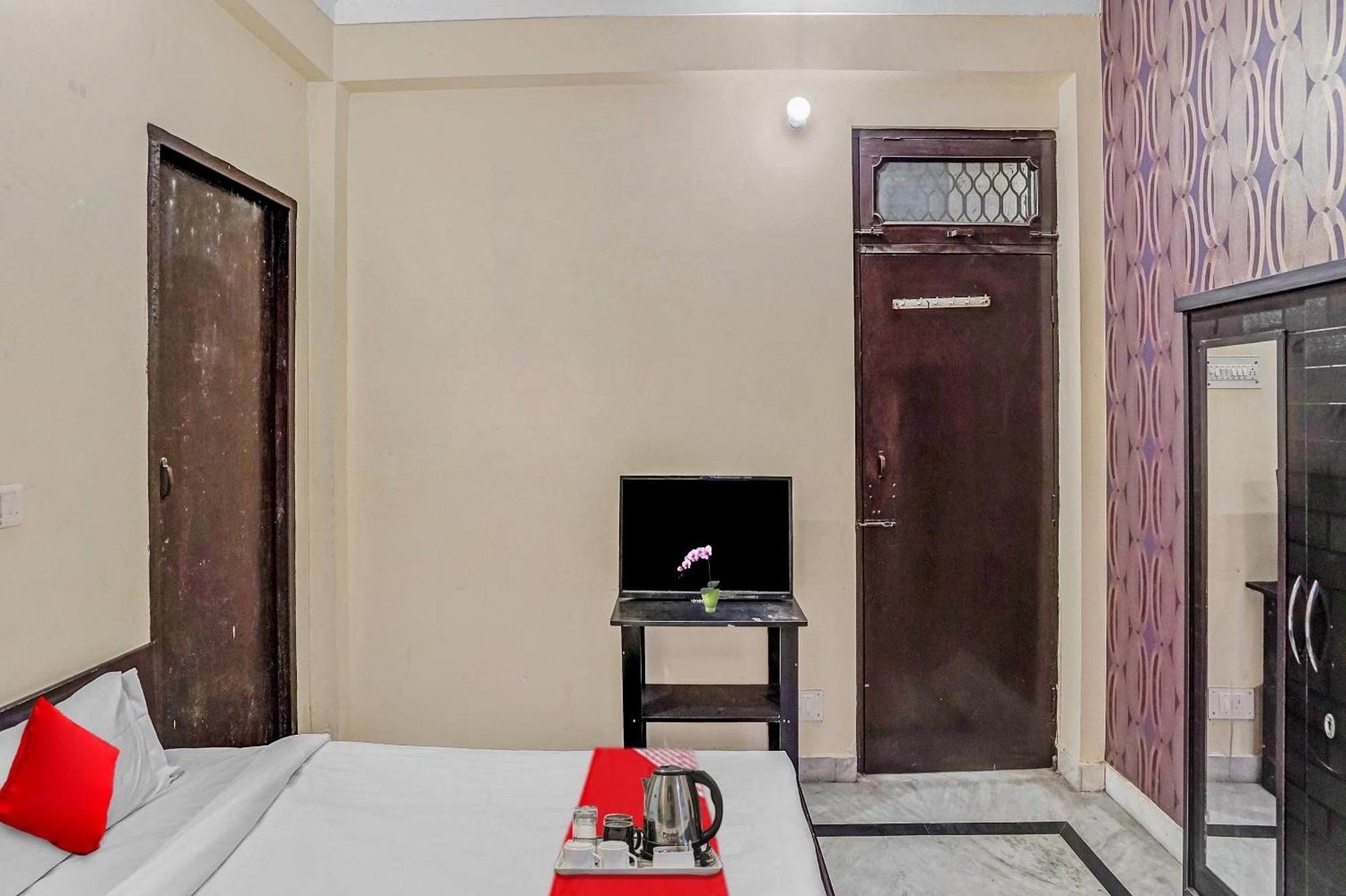 Oyo Flagship 70209 Alpha One Hotel Greater Noida Ngoại thất bức ảnh